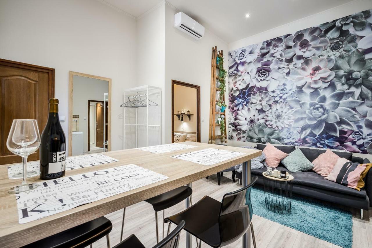 A9 Houseleek Astoria Apartament