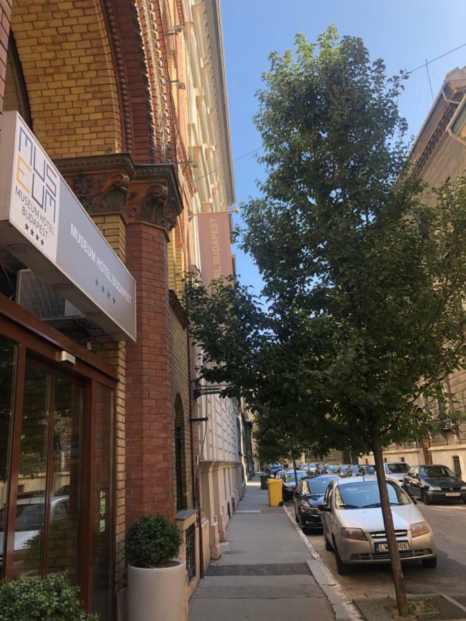 A9 Houseleek Astoria Apartament *